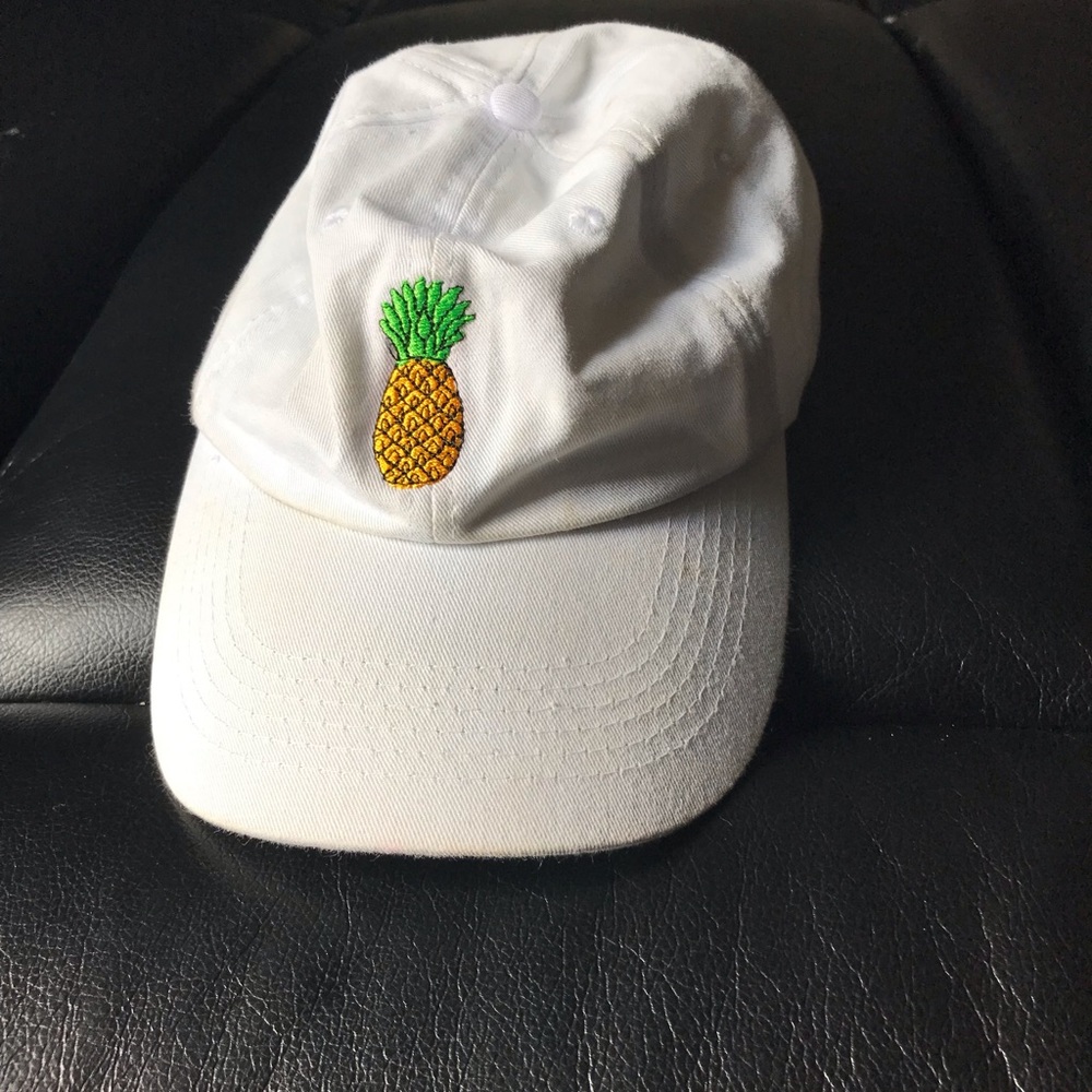 Hat (Pineapple Logo) Vineyard Vines
